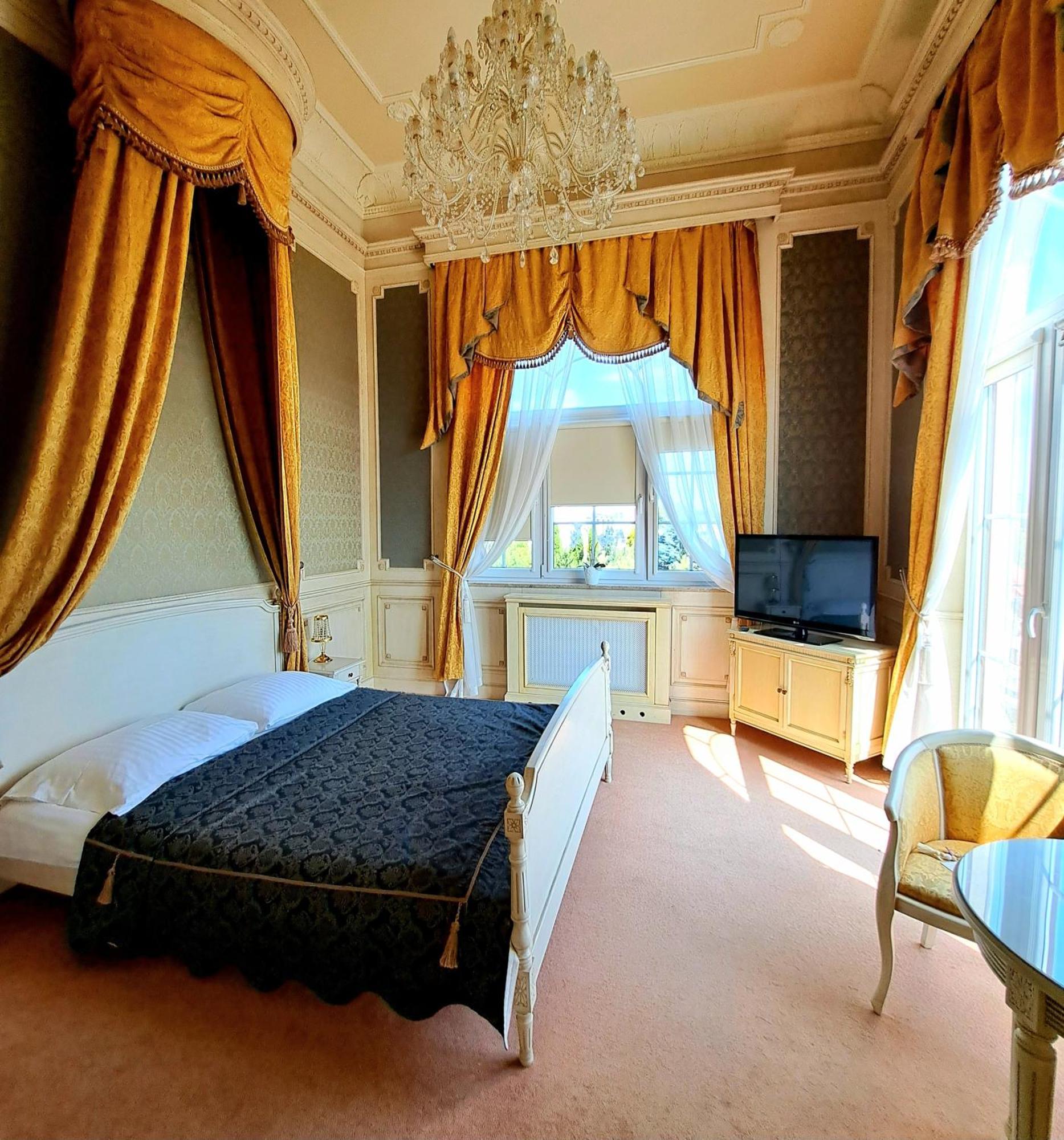 Senator Gran Via Hotel Bedziemysl Luaran gambar