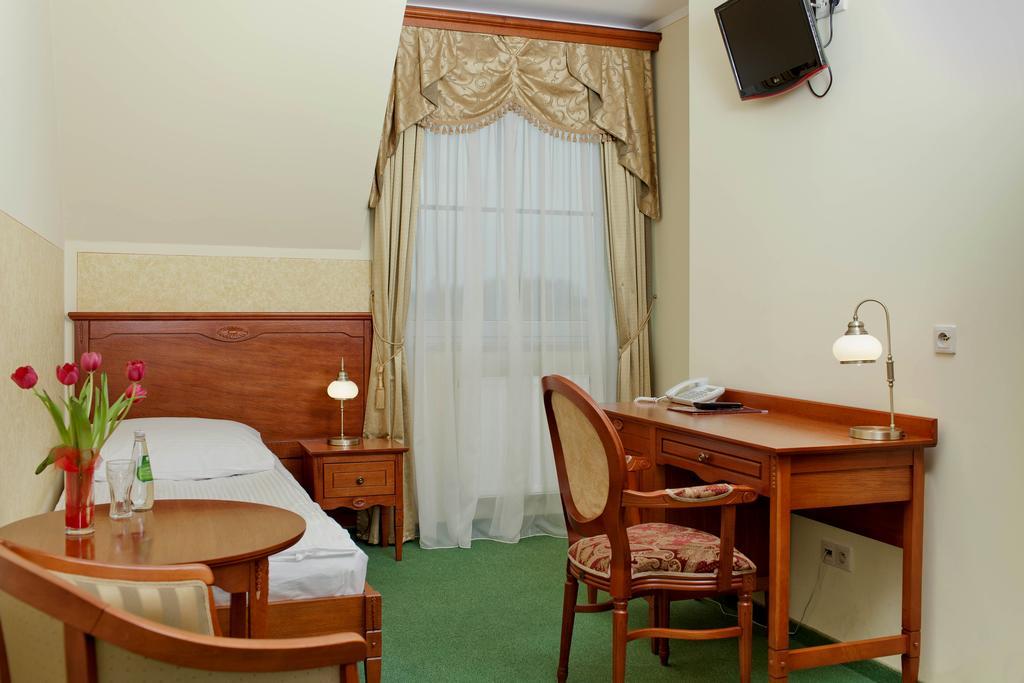 Senator Gran Via Hotel Bedziemysl Luaran gambar